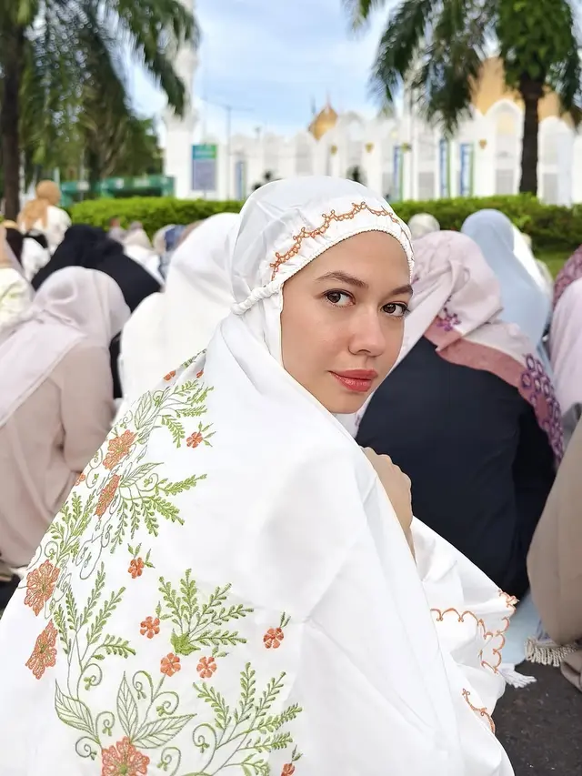 6 Potret Yuki Kato Dapat Kejutan Ultah ke-30 saat Mudik Lebaran, Penuh Keseruan