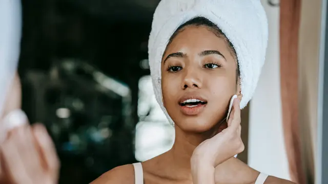 Ternyata Ini Trik Merawat Kulit Leher dan Décolletage agar Bebas Garis Halus