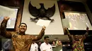 Bakal Calon Ketua DPD dari wilayah barat mengambil formulir pendaftaran bakal Calon Ketua DPD saat Sidang Paripurna luar biasa mencari pengganti Irman Gusman di Kompleks Parlemen, Senayan, Jakarta, Selasa (11/10). (Liputan6.com/Johan Tallo)