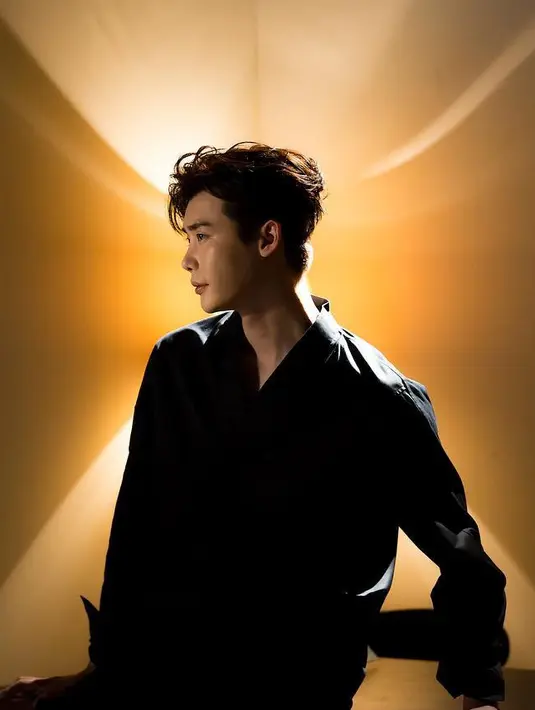 Rencananya Hymn of Death akan dibagi dalam dua bagian. Sebenarnya kisah Yun Sim Deok ini sudah pernah diadaptasi dalam sebuah pertunjukan musikal. (Foto: instagram.com/jongsuk0206)