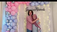 Cut Meyriska dan Roger Danuarta Umumkan Jenis Kelamin Calon Anak Kedua. (YouTube RogerChika Journey)