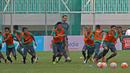 Aksi para pemain saat mengikuti seleksi tahap ke-2 Timnas Indonesia di Stadion Pakansari, Bogor, Selasa (16/8/2016). (Bola.com/Nicklas Hanoatubun)