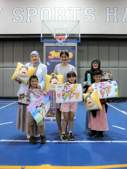 Ada 3 pemenang terbaik yang mendapat hadiah merchandise dari Film Jumbo. Tentu ini menjadi kesenangan tersendiri buat para pemenang.