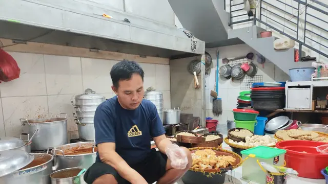 Mang Ujang, pemilik Siomay Dua Putera