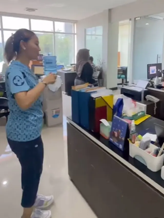 Inul Daratista di kantor Inul Vizta (Instagram/inul.d)