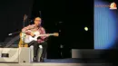 Ebiet G Ade menjadi salah satu musisi yang hadir meramaikan peluncurun buku SBY yang berjudul 'Selalu Ada Pilihan' (Liputan6.com/Herman Zakharia).