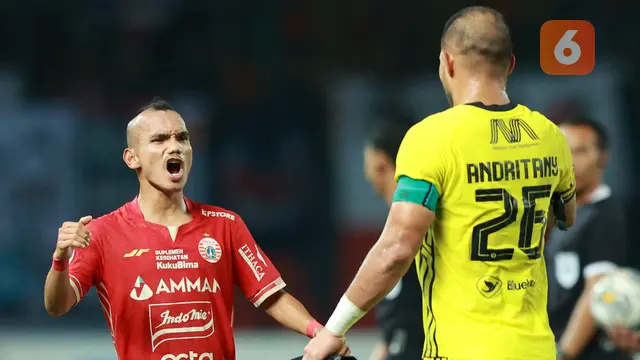 Foto: Persija Jakarta Kalahkan Persib Bandung 2-0