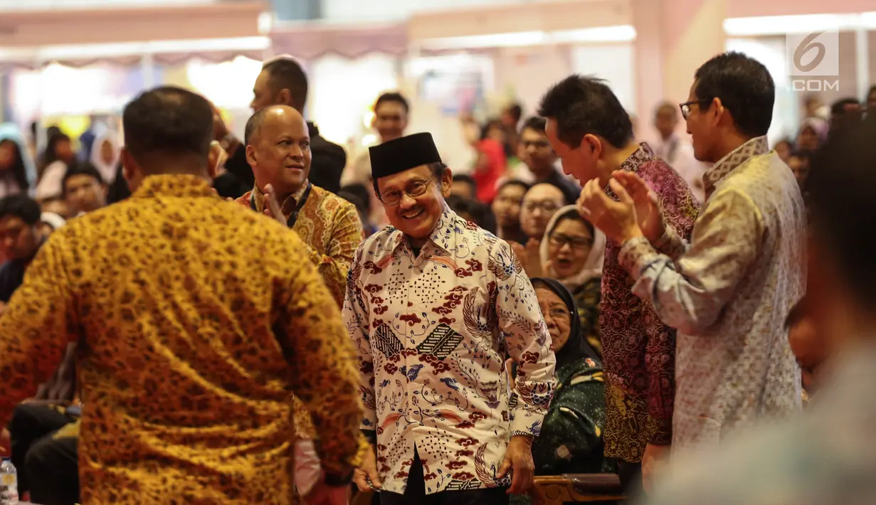 Presiden RI Ke-3 BJ Habibie bersiap memberikan sambutan dalam acara Habibie Festival 2017 di Jakarta, Senin (7/8). Festival mengambil tema "Technolog Inovation for People". (Liputan6.com/Faizal Fanani)