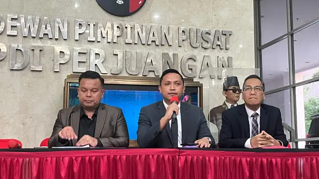 Kuasa Hukum Sekjen PDI Perjuangan (PDIP) Hasto Kristiyanto, Ronny Berty Talapessy (tengah) (Liputan6.com/Winda Nelfira)