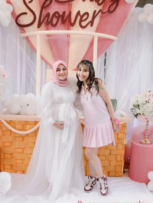 6 Artis yang Hadiri Acara Baby Shower Aurel Hermansyah, Lesty Kejora Datang Sendiri