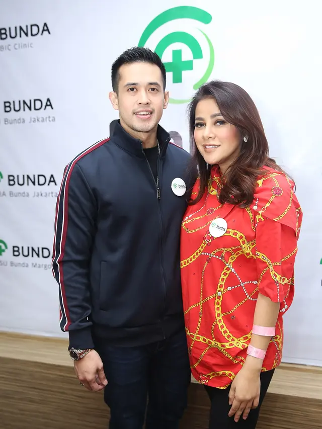 [Bintang] 8 Artis Wanita Indonesia yang Menikah dengan Pria yang Lebih Muda