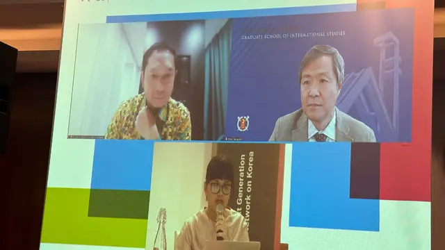 Sesi workshop bersama jurnalis peserta Indonesia-Korea Journalist Network yang diselenggarakan oleh FPCI dan Korea Foundation (KF) di Jakarta, Jumat (8/11/2024).