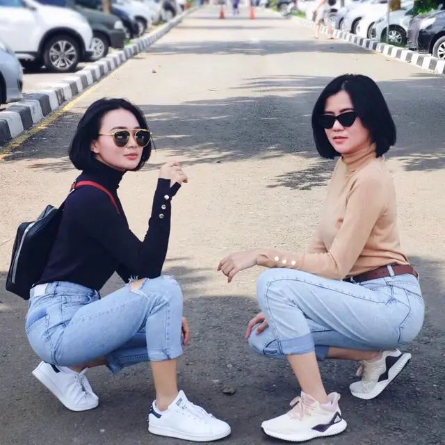 7 Potret Kebersamaan Wika Salim dan Manajernya yang Dibilang Mirip