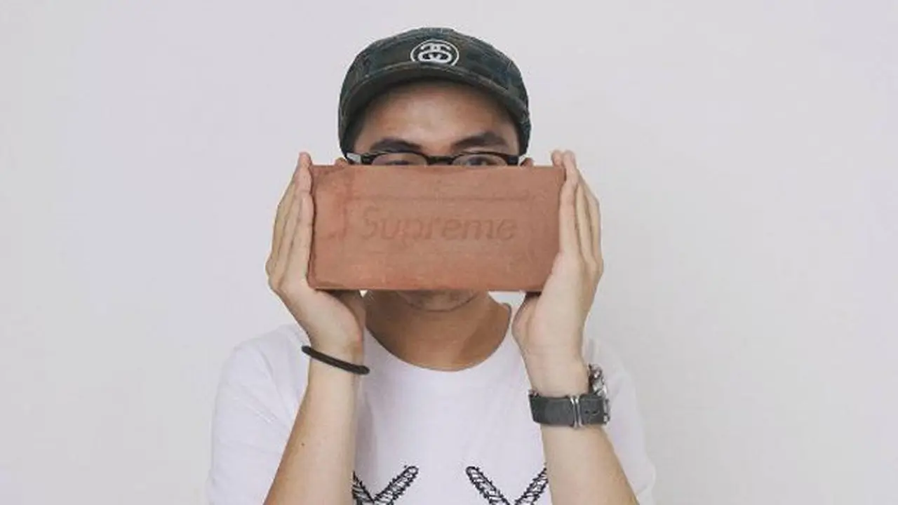Batu Bata ala Supreme Diburu Penggemar Dunia Termasuk Indonesia