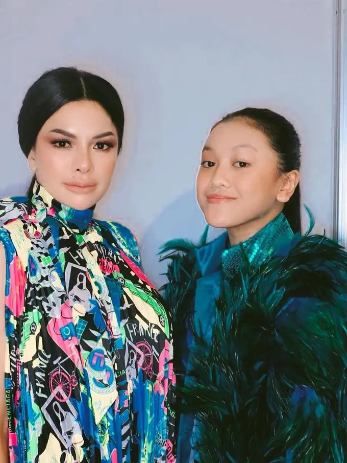 7 Potret Kebersamaan Nikita Mirzani dan Lolly, Bangga dengan Prestasi Anak