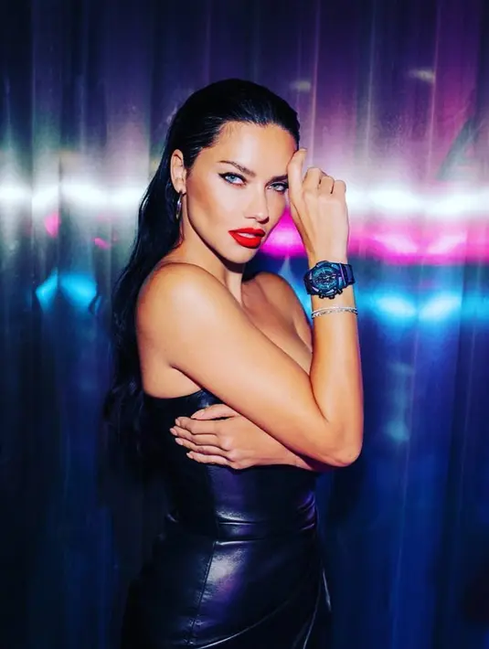 FIFA pun dikecam karena dianggap hanya mementingkan penampilan fisik. alih-alih memberdayakan. @adrianalima.