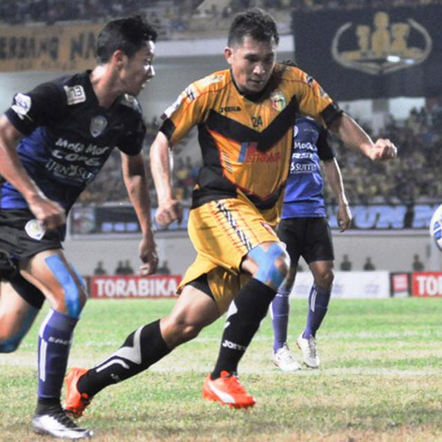 2 Pemain Mitra Kukar Ini Mungkin Bakal Hadapi Teror Di Kanjuruhan Indonesia Bola Com