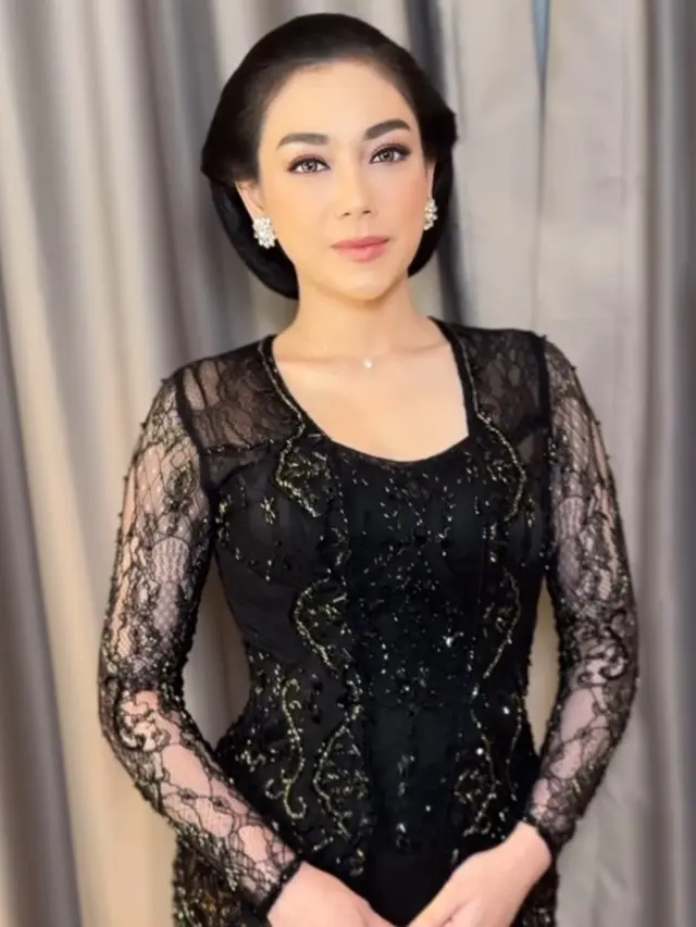 Celine Evangelista berkebaya (Instagram/celine_evangelista)