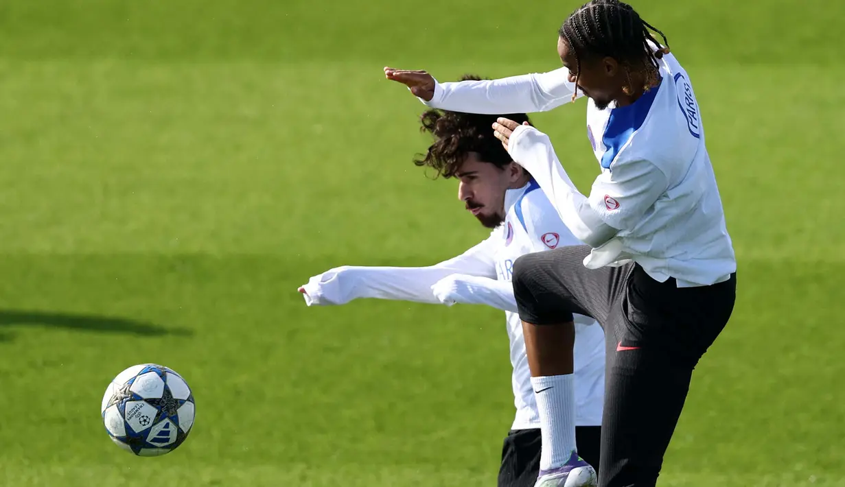 Ritme positif PSG pada musim lalu berlanjut pada awal musim 2025/26. Di liga domestik, PSG memulai awal dengan sempurna. (FRANCK FIFE/AFP)