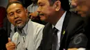 Bambang Widjojanto (kiri) menilai langkah Bareskrim Polri menjadikan dirinya sebagai tersangka adalah sebuah bentuk kriminalisasi, Jakarta, Kamis (5/2/2015). (Liputan6.com/Johan Tallo)
