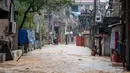 Hujan mengakibatkan Sungai Ndjili yang mengalir di kota berpopulasi 17 juta orang meluap pada Jumat (4/4/2025) malam. (Hardy BOPE/AFP)
