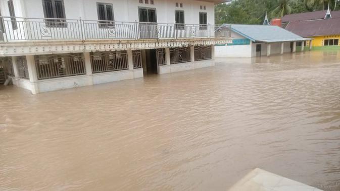 Padang Pariaman Porak-poranda Akibat Banjir, Anggota DPRD malah Kunjungi Yogyakarta