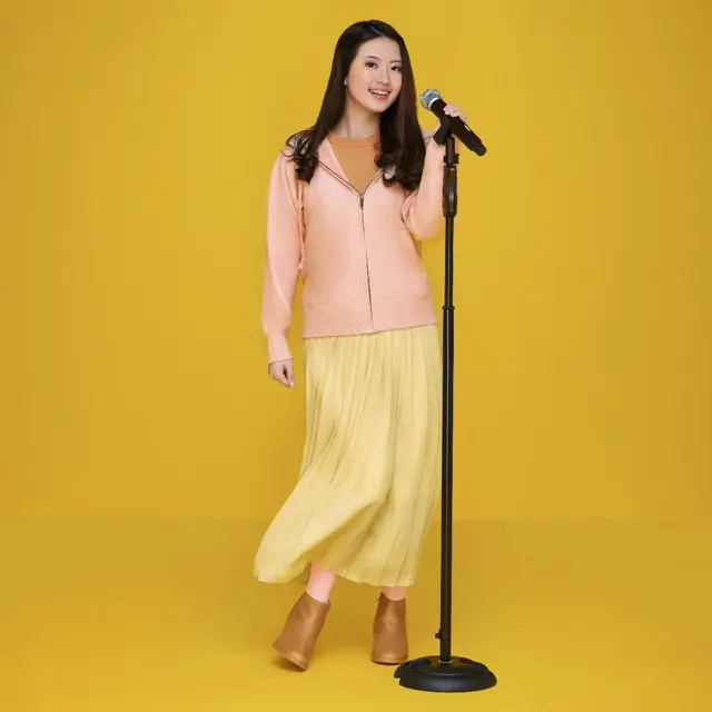 7 Tips Padu Padan Sweater ala Musisi Indonesia Yang Bikin Harimu Lebih Berwarna