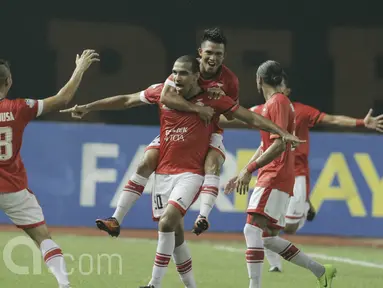 Pemain Persija, Bruno Lopes, melakukan selebrasi usai mencetak gol ke gawang Arema pada laga lanjutan liga 1 Indonesia di Stadion Patriot, Bekasi, Jumat (02/06/2017). Persija menang 2-0. (Bola.com/M Iqbal Ichsan)