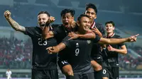 Pemain Timnas Indonesia merayakan gol kemenangan timnya yang dicetak oleh Muhammad Dimas Drajad (tengah) saat laga FIFA Matchday melawan Curacao yang berlangsung di Stadion Gelora Bandung Lautan Api (GBLA), Bandung, Sabtu (24/9/2022). (Bola.com/Bagaskara Lazuardi)