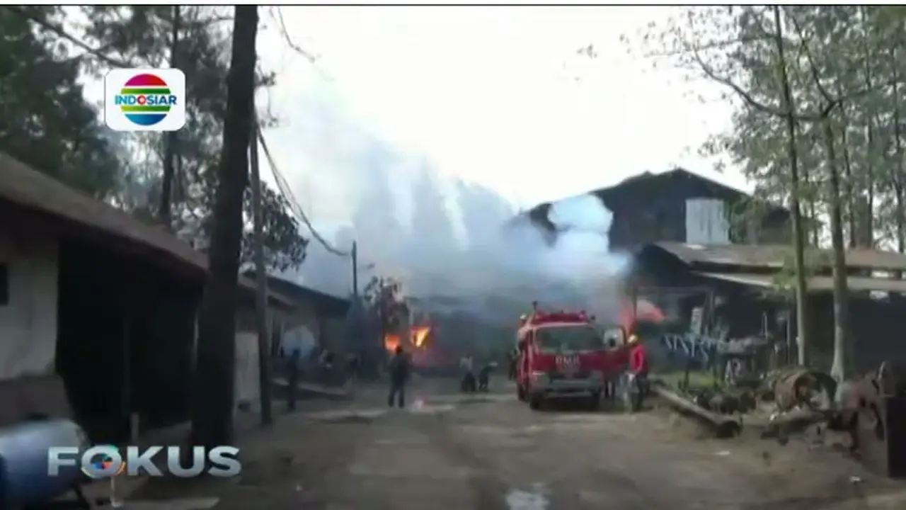 Pabrik Penyimpanan Karbon di Mojokerto Terbakar