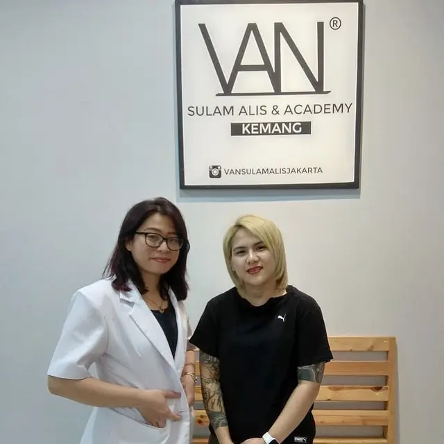 Lakukan Sulam Bibir, 6 Potret Terbaru Evelyn Ini Curi Perhatian