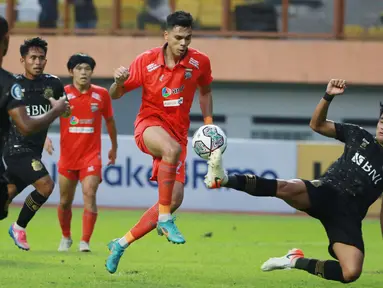 Dengan tambahan 3 gol ke gawang Bali United (3/4/2023), striker Borneo FC total mengoleksi 23 gol di BRI Liga 1 2022/2023 dan sukses menggeser David Da Silva dari puncak top skor sementara hingga pekan ke-32. (Bola.com/M Iqbal Ichsan)