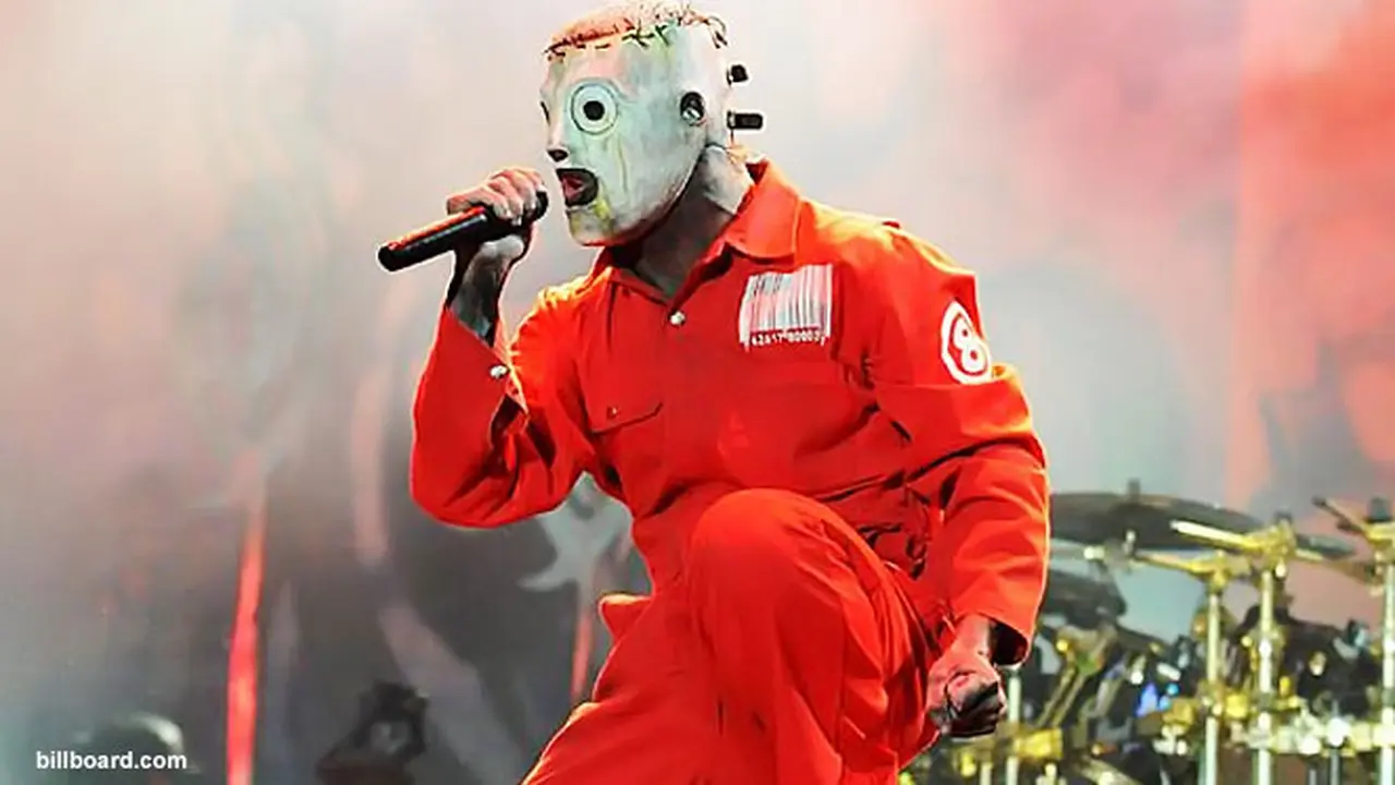 corey-taylor-130710c.jpg