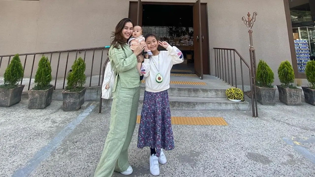 Ayu Ting Ting liburan ke Korea bareng Bilqis (FOTO: instagram ayutingting92)