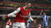 3. Robin Van Persie (Belanda) - Mentas bersama Arsenal dan Manchester United dirinya membukukan 144 gol dari 280 pertandingan. (Photo by IAN KINGTON / AFP)