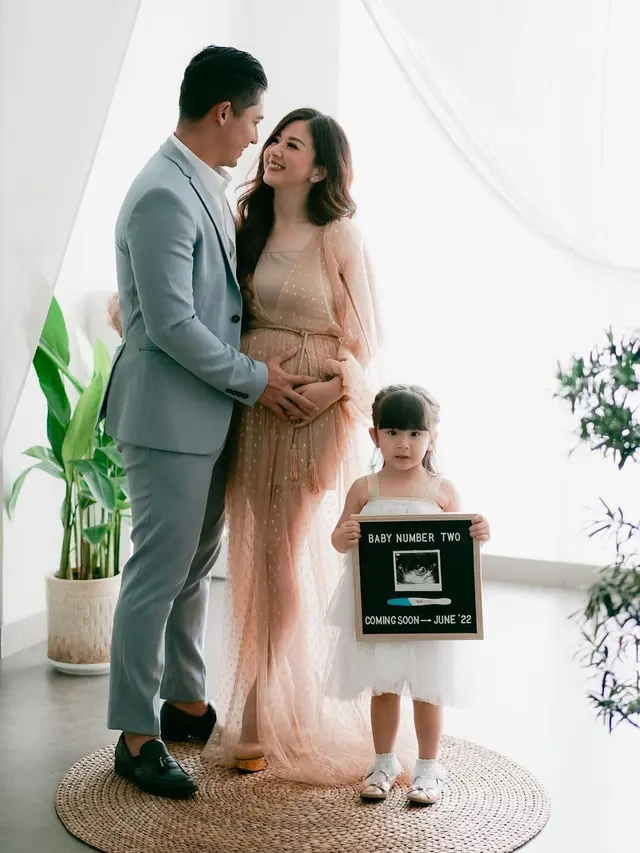 7 Potret Franda Pamer Baby Bump di Kehamilan Kedua, Penuh Bahagia