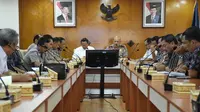 Para stakeholder terkait menggelar rapat terpadu di Kantor Kementerian Perhubungan untuk membahas solusi agar kecelakaan maut tidak terjadi lagi. (Merdeka.com/ Nur Habibie)