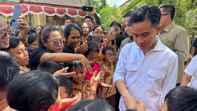 Wakil Presiden (Wapres) Gibran Rakabuming Raka menyambangi rumah duka salah satu korban meninggal dunia akibat banjir bandang yang melanda Bali.