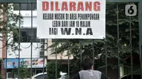 Anak imigran pencari suaka beraktivitas di penampungan sementara di Kalideres, Jakarta, Rabu (18/12/2019). Para imigran juga berharap pemerintah memberikan tempat tinggal yang layak untuk mereka. (merdeka.com/Iqbal Nugroho)