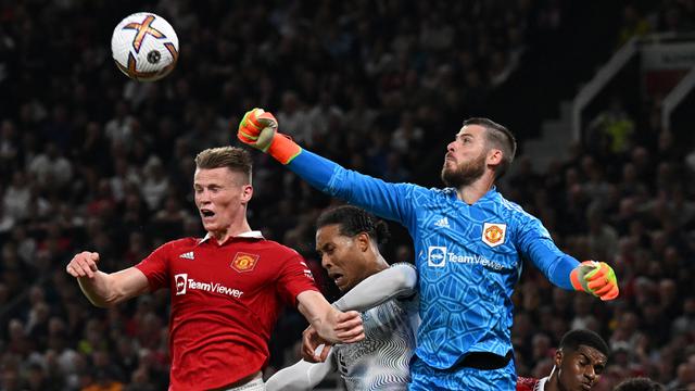 Foto: Pamer Penghargaan Sarung Tangan Emas, Berikut Ini 8 Aksi Ciamik David De Gea di Bawah Mistar Gawang MU
