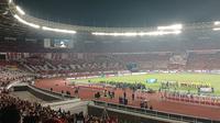 Koreo dari La Grande Indonesia di sisi selatan tribune Stadion Utama Gelora Bung Karno, Jakarta dalam laga Timnas Indonesia Vs Timnas Australia, Selasa (10/9/2024). (Bola.com/Hery Kurniawan)