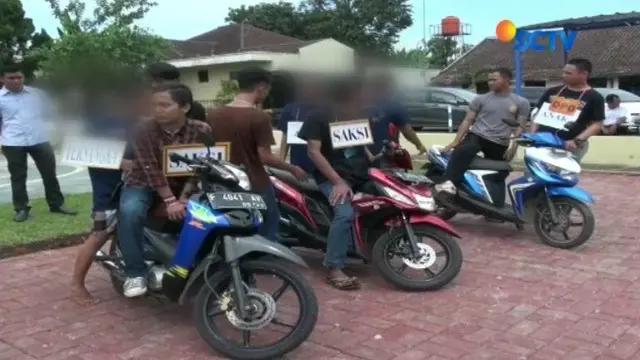 Satreskrim Polresta Bogor Kota menggelar rekostruksi pembunuhan oleh anggota geng motor terhadap dua remaja di Bogor, Jawa Barat.