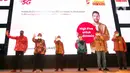 Director and COO Indosat Ooredoo Vikram Sinha (kiri), Menteri Investasi/Kepala BKPM Bahlil Lahadalia (ketiga kiri), CEO Huawei Indonesia Jacky Chen (kedua kanan) dan Plt. Gubernur Sulawesi Selatan Andi Sudirman Sulaiman pada peluncuran layanan 5G Indosat Ooredoo di Makassar (19/11/2021)