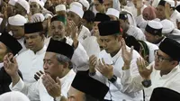 Agus Yudhoyono Salat Subuh Bersama Peserta Aksi 112
