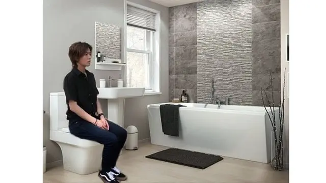 6 Foto Editan Yuta NCT Saat Duduk Ini Kocak Banget, Bikin Senyum Nyengir