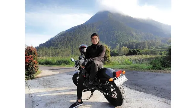 5 Gaya Bagas Adi Nugroho saat Liburan di Alam Bebas, Lepas Penat