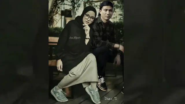 Seorang warganet menggunakan kemampuan edit foto untuk mewujudkan imajinasinya berfoto dengan artis idola.