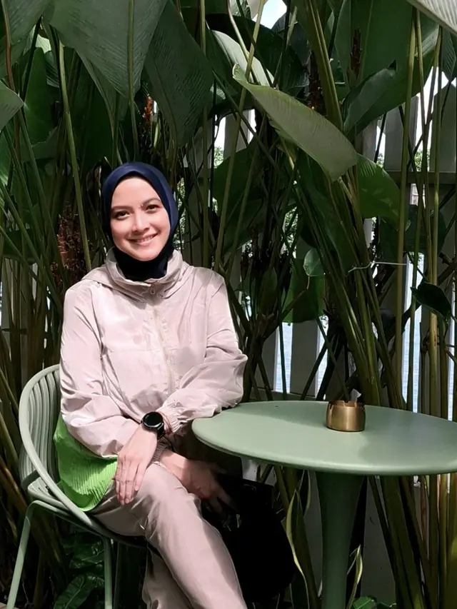 Gaya Hijab Andhara Early yang Simpel tapi Tetap Modis
