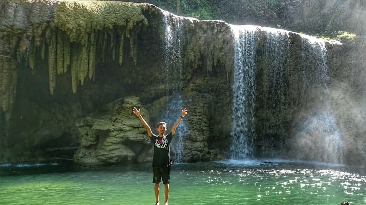 Menikmati Keindahan dan Kesejukan Air Terjun Tumburano, Surga Tersembunyi di Pulau Wawonii