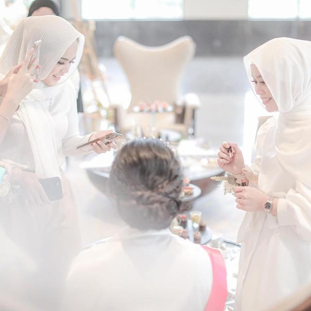 6 Potret Kebersamaan Lesty Kejora dan Margin Wieheerm, Bak Saudara Kandung